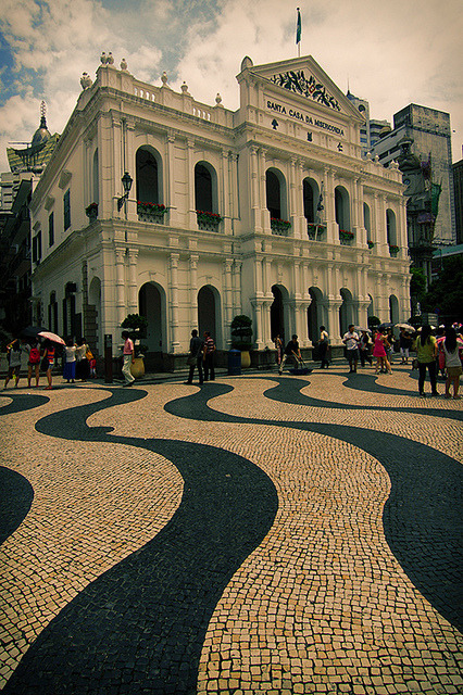 reseller-oceansevenstore:  Santa Casa da Misericórdia by Ionut Iordache on Flickr.keren