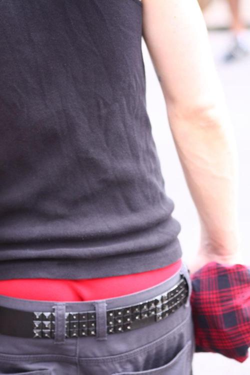 [PIC] Red boxers - sagger boy. Sagging CAN be fashionable.