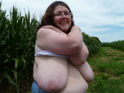 omgbigdaddylove:  bigboobtracy:  This is me standing half naked in a cornfieldâ€¦ for some reason.  maybe ur waiting to get sum cobb up the ass??? :)