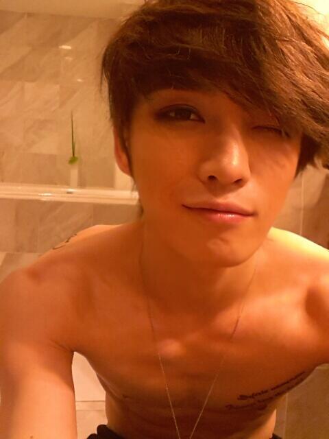 fuckyeahtohoshinki:   @bornfreeonekiss: 오늘도 살찌우자~~~!!!  Jaejoong: