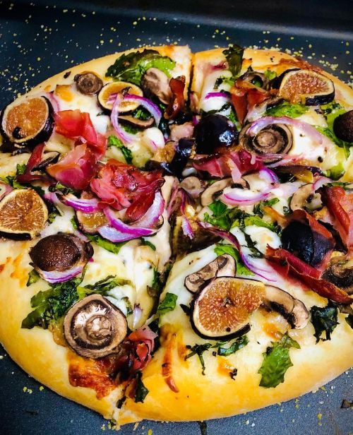Fig & Arugula & Mushroom & Pancetta & Goat Cheese Pizza…#pizzanight #homecook