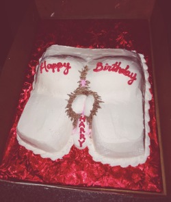 harryclaytonwright:  Was given the loveliest birthday cake. It’s a hairy butt with my name on the penis. Just stunning.