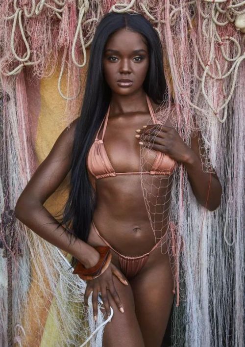 Duckie Thot by James Macari