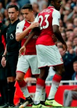 footbulging:  Alexis Sánchez