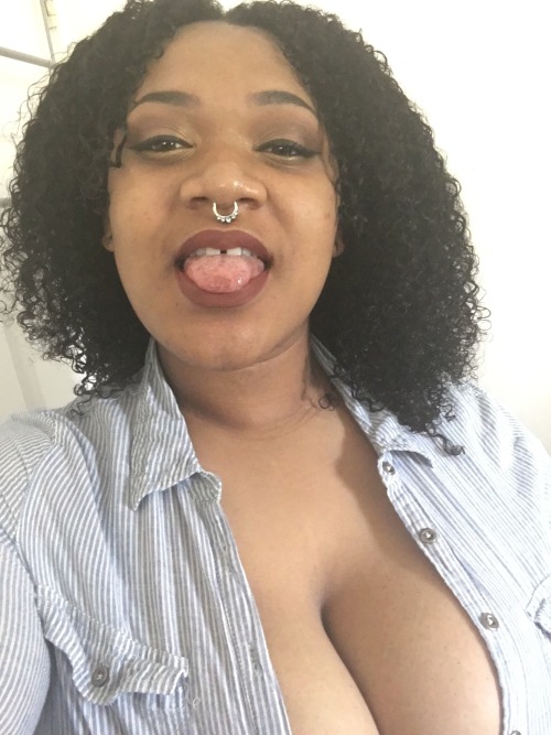 pinkrosehippy:  In the mist of me arguing with white people on Facebook and deleting all my white friends who insisted on defending police officers, I found enough energy to get cute.