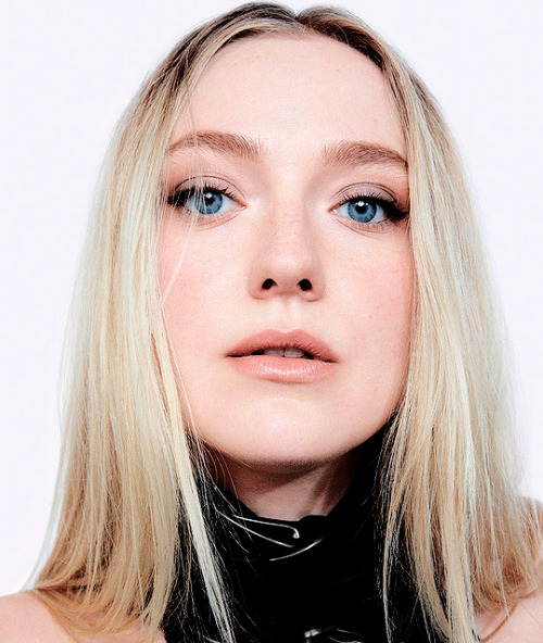 femaledaily: DAKOTA FANNING for Heroine Magazine. (2020).