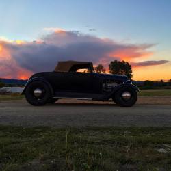 eblackdesign:  Sauvie sunset No. 2 #HopUpLive #HAMB #HotRodsRule #DaveLyonRoadster  (at Sauvie Island) 