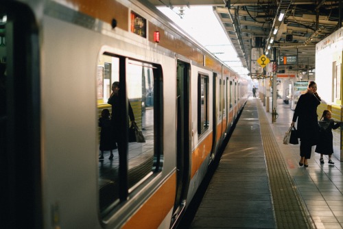 三鷹駅の周辺をぶらぶら散歩。いい街。 Walked around Mitaka station. It’s a nice city.