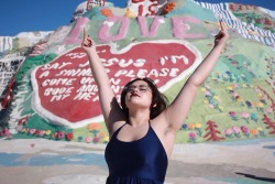 tokiisann:  caught littlelady-v throwing the finger up and flaunting her gnarly pits Salvation Mountain  11/26/14 