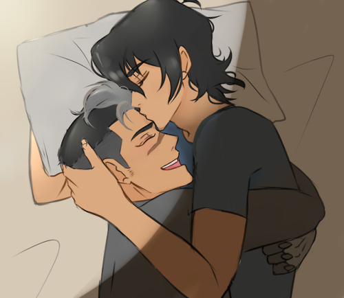 applepiedawn: Psst ~ ~ ~Keith and Shiro likes to cuddle, pass it on.