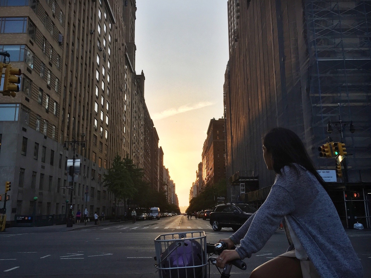 thezartorialist:  was riding home from work on 59th street when i heard a girl yell