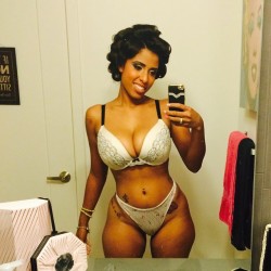 luvvincurves:  vlj632:  Nice  Who is she