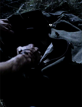 deanwinchesters:dean + his super cute duffle bag filled with weapons