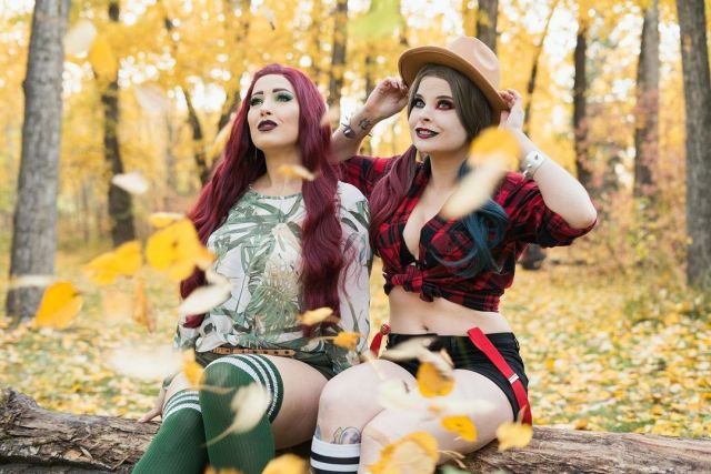 You have no idea how many takes it took to get this shot!!! 🍂🧺🍁 I hope you enjoy this cute take on Poison Ivy inviting Harley out for a hike with her. And well in Harley Quinn style, she completely overdoes her hiking attire in hopes to poke fun at her crush Ivy! ⛰ Harley Quinn - @sailorbananacosplay 🖤♦️ Beautiful photo by @t.l.photoworks 💚📸 #poisonivy #poisonivycosplay #poisonivycostume #dc #dccomics #dcuniverse #autumnpoisonivy #autumn #harleyquinn #harleyquinncosplay #autumnvibes #autumnoutfit #fall #falloutfits #falloutfit #fallcolours  (at Autumn Adventures) https://www.instagram.com/missnicastone/p/CYh_6enldDm/?utm_medium=tumblr #poisonivy#poisonivycosplay#poisonivycostume#dc#dccomics#dcuniverse#autumnpoisonivy#autumn#harleyquinn#harleyquinncosplay#autumnvibes#autumnoutfit#fall#falloutfits#falloutfit#fallcolours