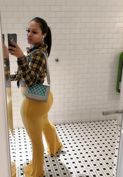 princejazziedad:DeliciouslySexy. Gorgeous. Curvy. BootiDelicious..Ms Kurveys4Days&hellip;&hellip;..