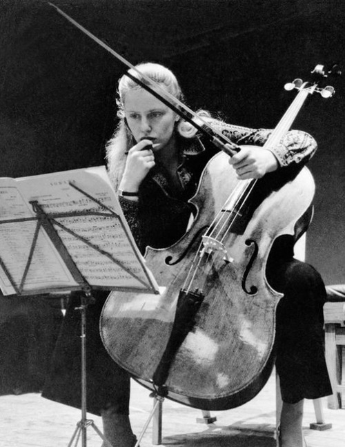 24hoursinthelifeofawoman: “Playing lifts you out of yourself into a delirious place.”―Jacqueline du 