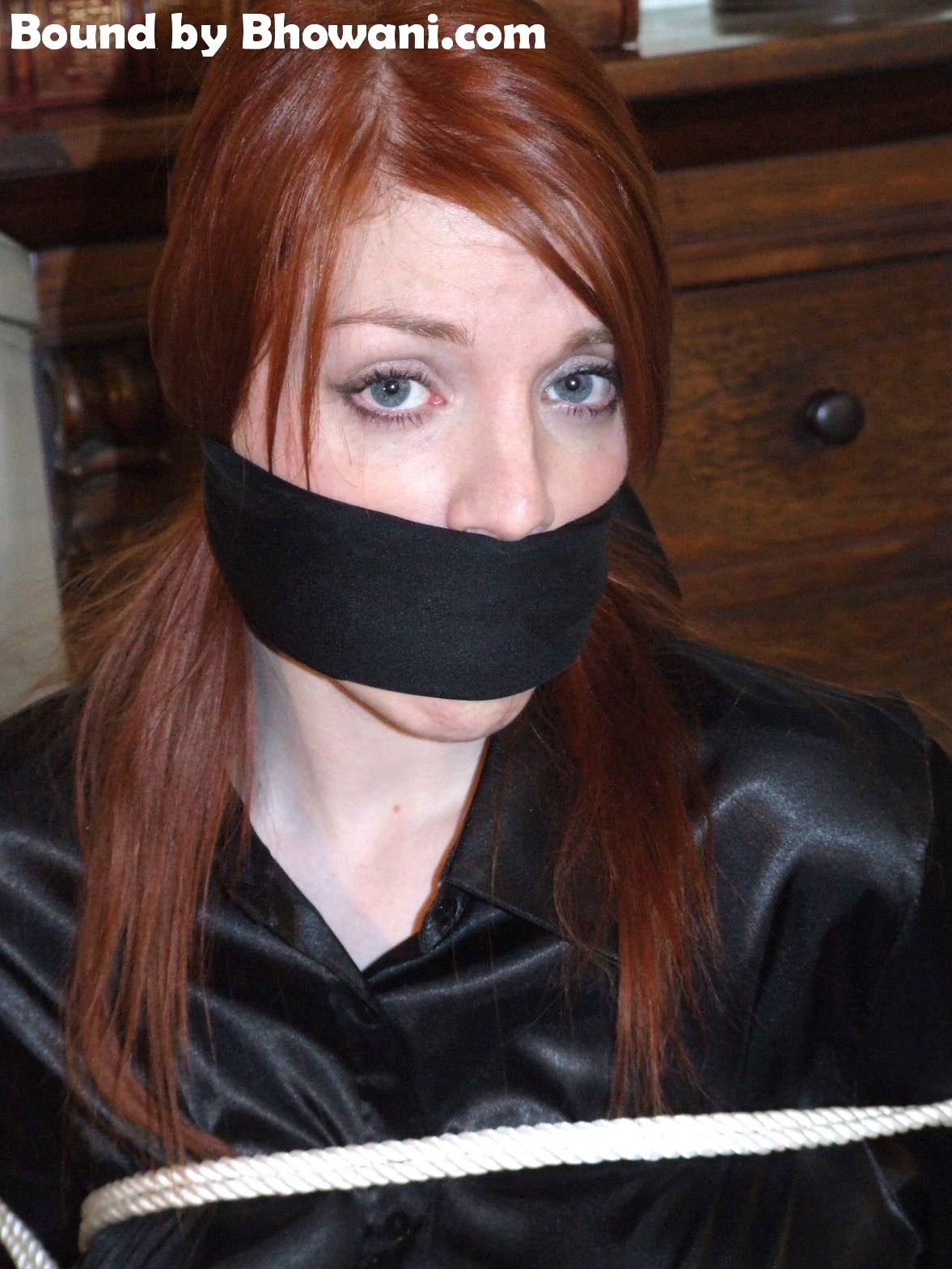 softbondage:  graybandanna:  Fi Stevens bound in black   softbondage.tumblr.com