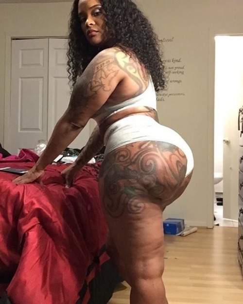 Porn Pics thickaddiction:@lovelyjones516 😍😍😍