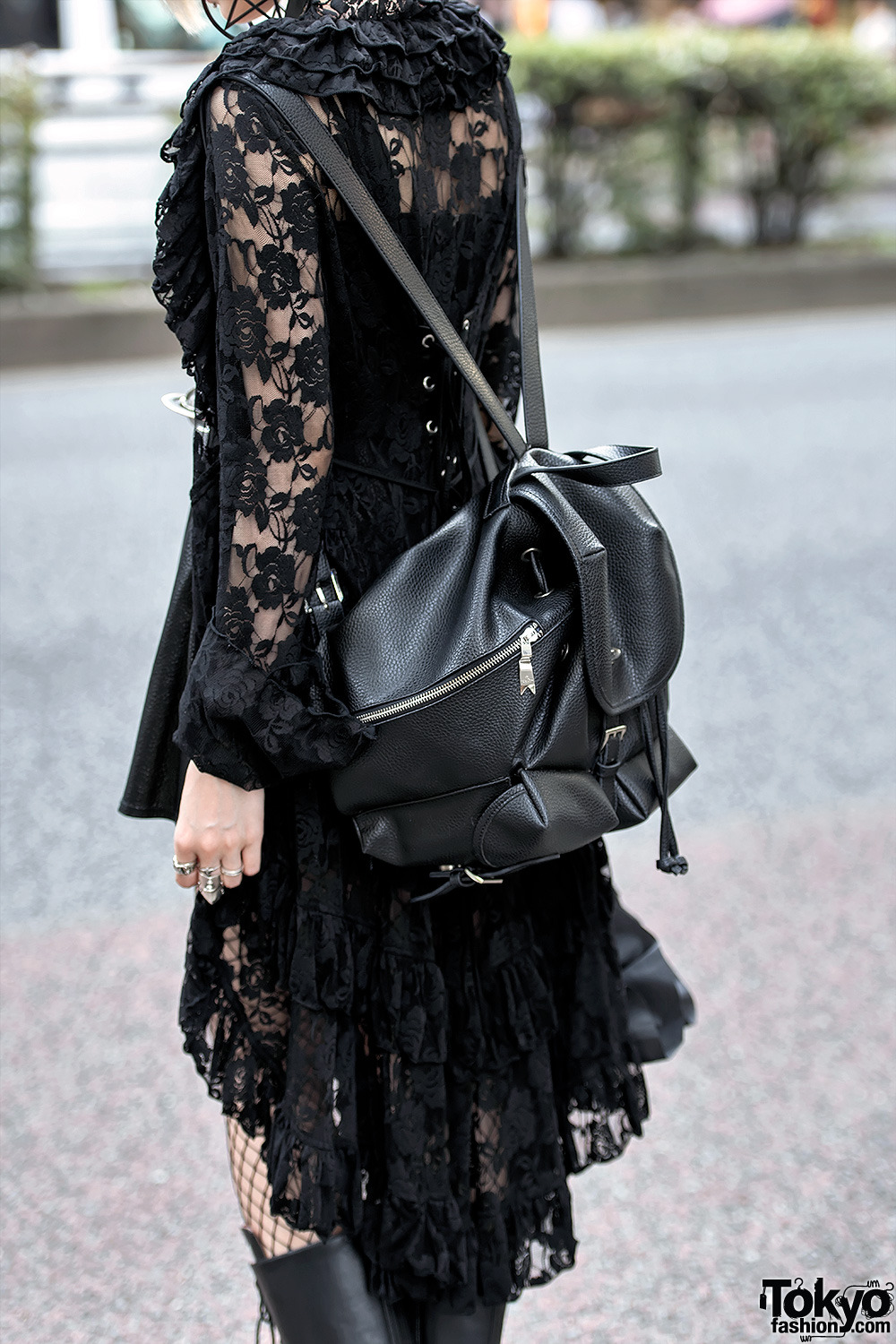 tokyo-fashion:  Averu on the street in Harajuku wearing a dark gothic look with a
