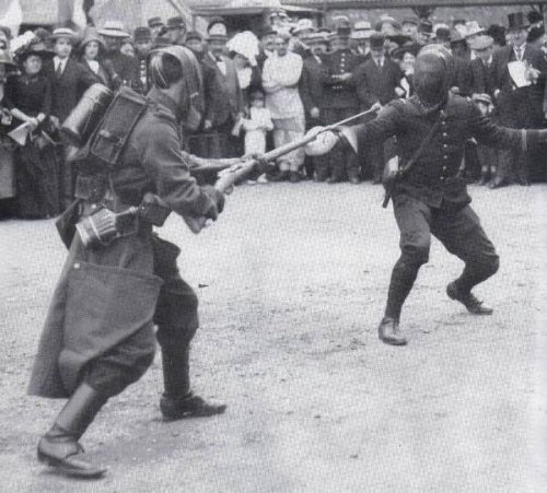 historicaltimes:Bringing a rifle to a sword fight. A french soldier uses his Berthier rifle in a fen