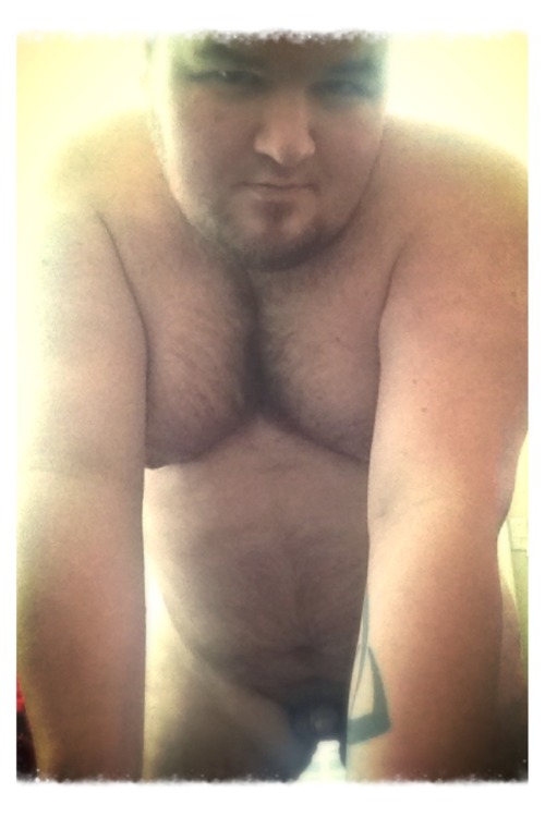dustie426:  chubbyaddiction:  bigc-kc52:  Me trying to be seductive. :-/ Oh and my peen.  Woof!  Cutie
