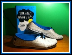 effyeahnerdfighters:  Some TFiOS themed shoes I made using quotes from the book.