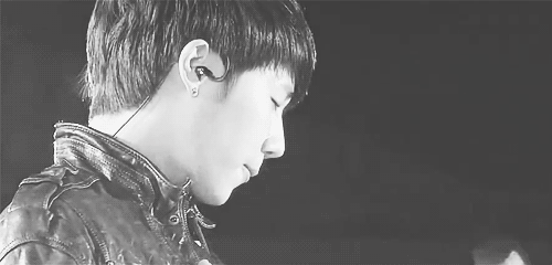 yuu-n:  for some reason, something fell down sunggyu’s cheeks… 