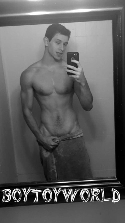 straightbaitedguys:  thecountryboypost:  http://thecountryboypost.tumblr.com/   Such a hottie. I would swallow all that—–Submit straight guys to get baited.