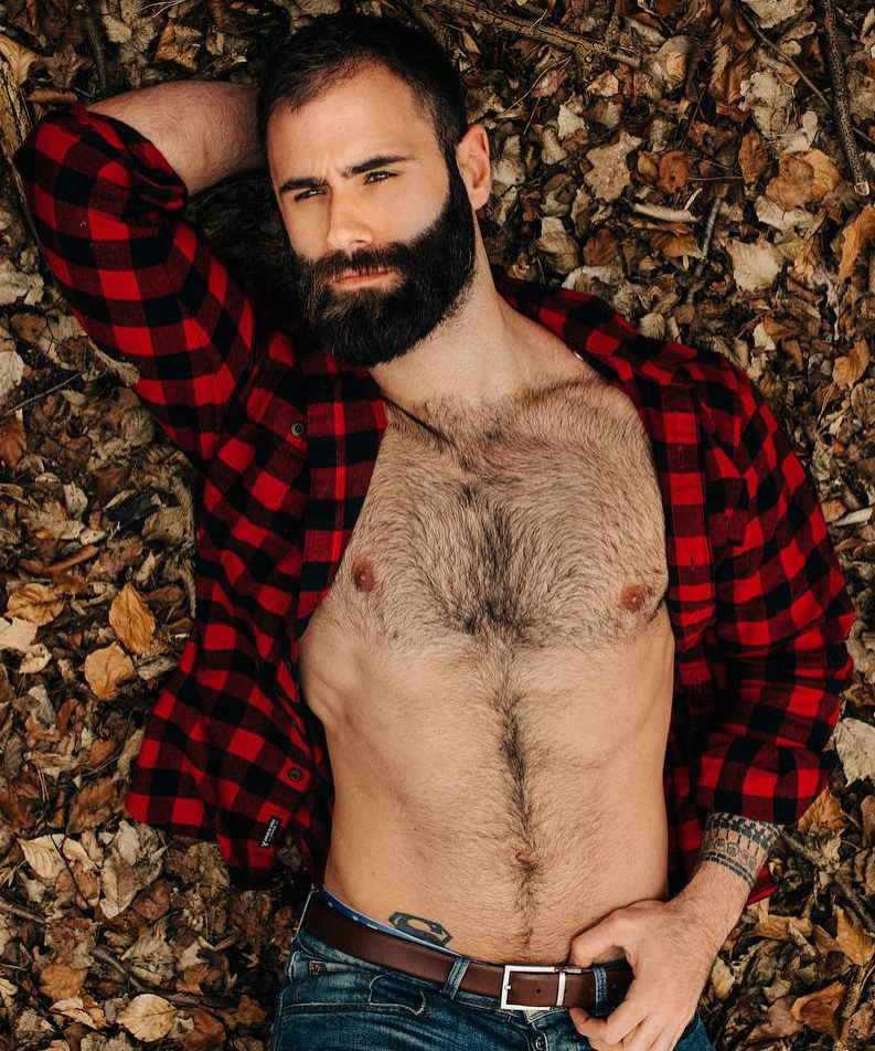 gerg14: DARK-HAIRED DREAMBOAT &amp; HE’S GOT LEGS (AND HE KNOWS HOW TO USE