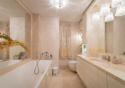 Glamorous Monte Carlo Apartment with a Glimpse of the SeaIf you are looking for a luxurious home in 