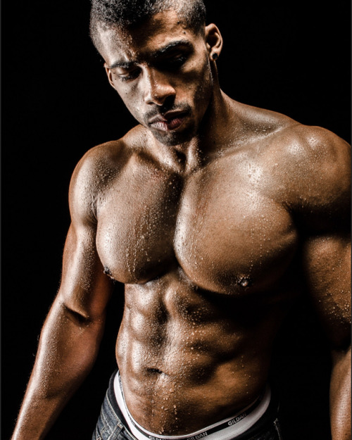 Reggie | @reggie2shoes  Vegan Bodybuilding adult photos