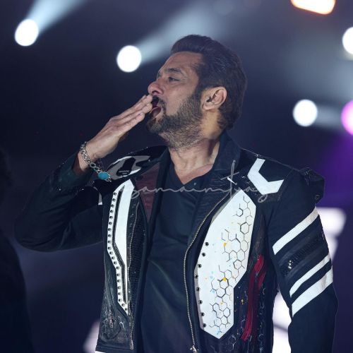 ★ GORGEOUS Man…Salman Khan at DaBangg Tour Riyadh!-December 10, 2021 