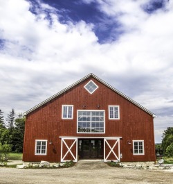 kyleecarrigan:  utwo: Northeast Barn Home ©  Banker Wire   @mossyoakmaster. Dude.   Wow, yea that’s gorgeous! 😍
