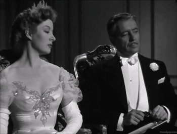 nostalgiepourmoi:Ronald Colman & Greer Garson in Random Harvest, 1942. Directed by Mervyn LeRoy.