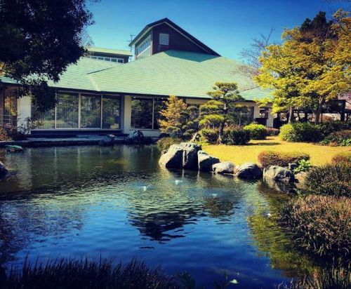 ＼おにわさん更新情報／ ‪[ 静岡県湖西市 ] 新居図書館庭園（新居文化公園） Arai Library Garden, Kosai, Shizuoka の写真・記事を更新しました。 ――昭和を代表す