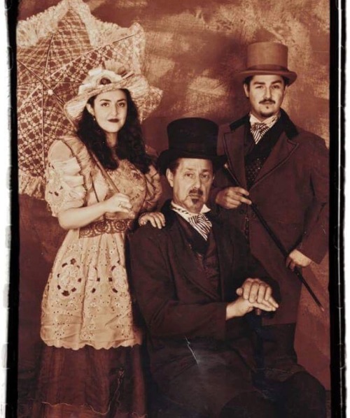 Possibly the best family portrait of all time? #hatitude #victorian #costume #victorianclothing #top