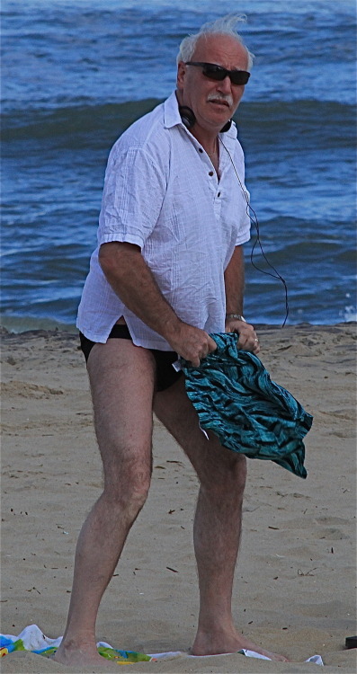 getsnastyonhairydads:  I think this Dad knew what I was probably doing when he caught me taking pics while he was putting his shorts back on.  Taking pics for masturbation purposes!!!