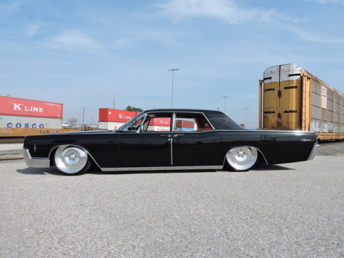 suicideslabs:More 1961 - 1969 Lincoln Continentals