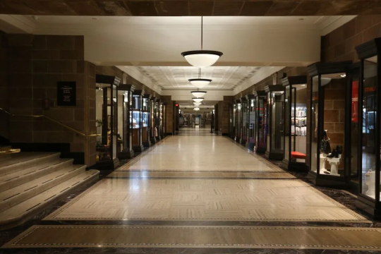 ryannorth:asymbina:questbedhead:longwander:questbedhead:questbedhead:I know I’ve talked about it before but it never ceases to amaze me that the city of Toronto created this labyrinthine series of underground walkways that stretch for kilometres under