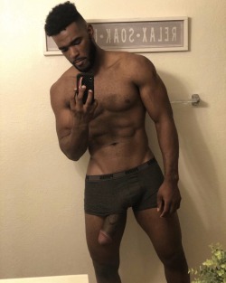 XXX blkmanhung1:blackmenlover:larry-capija2:Bañémonos photo