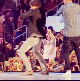 Love The Way My Hazza Dances Hes So Bootylishous :D <3