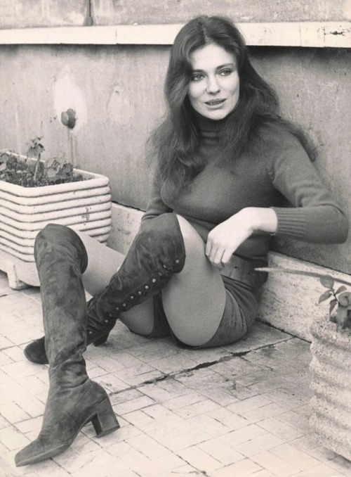 delacav: Jaqueline Bisset in groovy boots &amp; hot pants. My favorite fashion combo in 6th grad