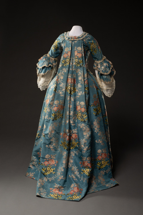 costumeloverz71:Gown  1765-1770