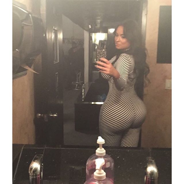 becausethighs:  Oldie but goodie 😝 