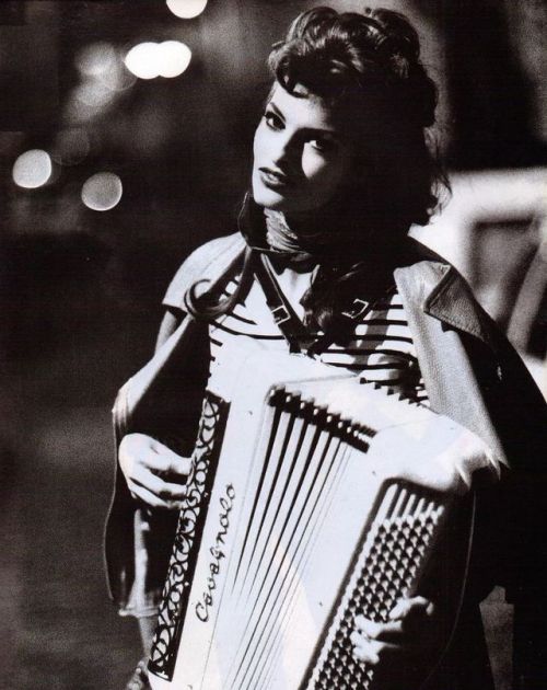 books0977: Linda Evangelista playing the accordion in “Très Montmartre” for Vogue Italia, February 1