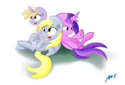 princessluna-the-lonebreaker:  Sparkler, Derpy Hooves and Dinky Do together.  &lt;3!