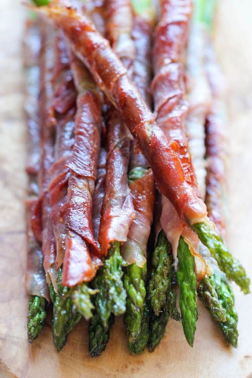 feralblonde:alltheorgasmicfood:  Prosciutto Wrapped Asparagus  i make this all the time with shaved parmesan, my boyfriend says i’m the sweetest princess for making this side dish for him