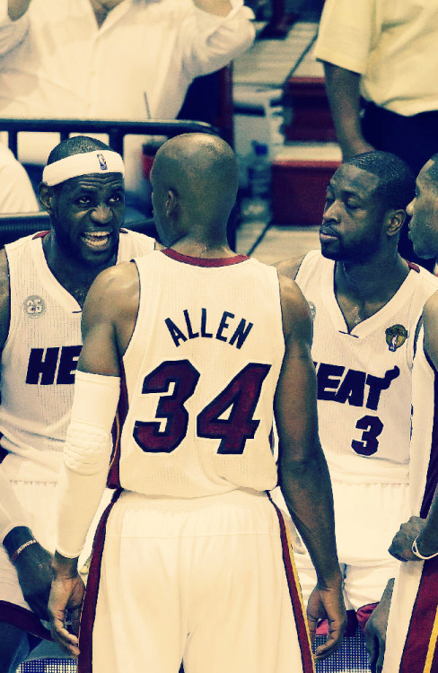 LeBron: I can shoot it, huh Ray?? Ray: Camera man get a shot of my jersey so LeBron knows who the greatest shooter is  Wade: I’m sleepy lmao 