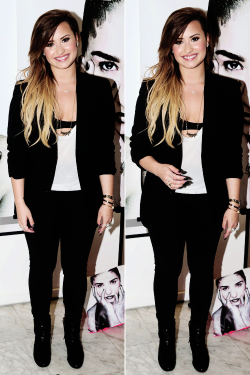 haroldxzayn:  Demi Lovato at her press conference