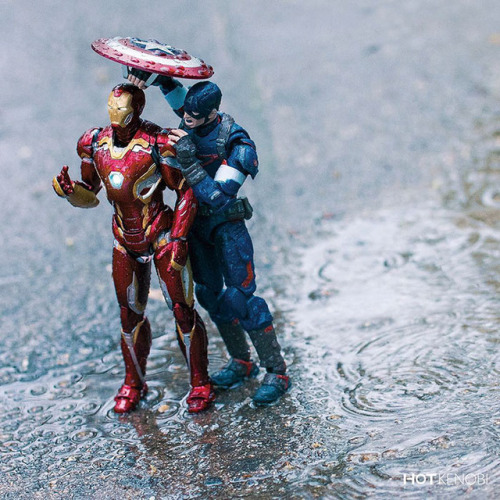 culturenlifestyle:Photographs That Show Action Figures Interacting with Everyday ObjectsJapan, Osaka